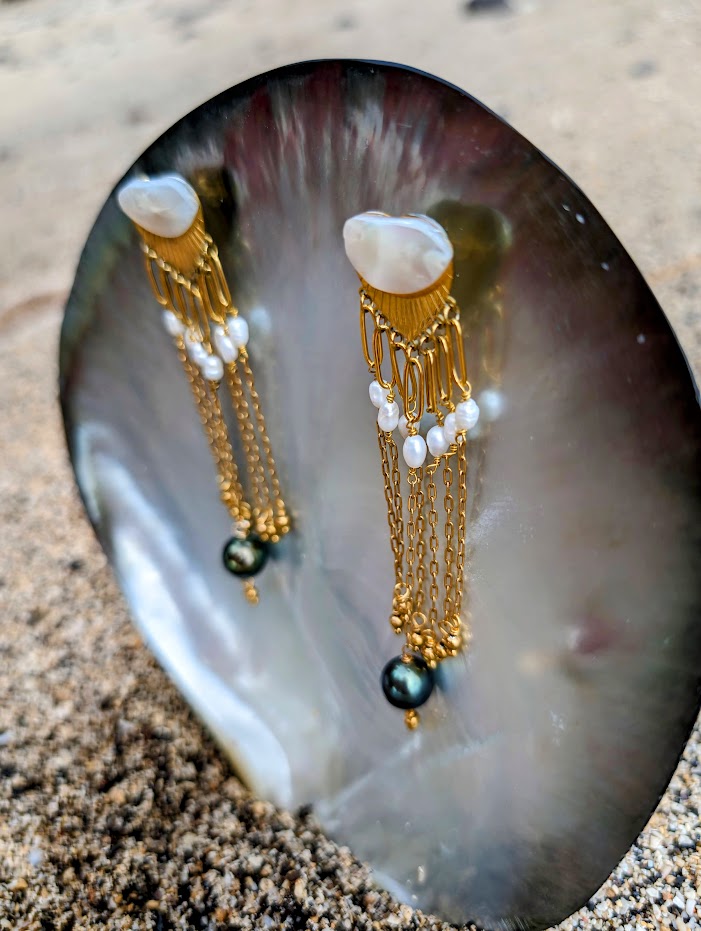 Paire De Boucles D'oreilles En Nacre Avec Décor De Cocotiers - Occasion