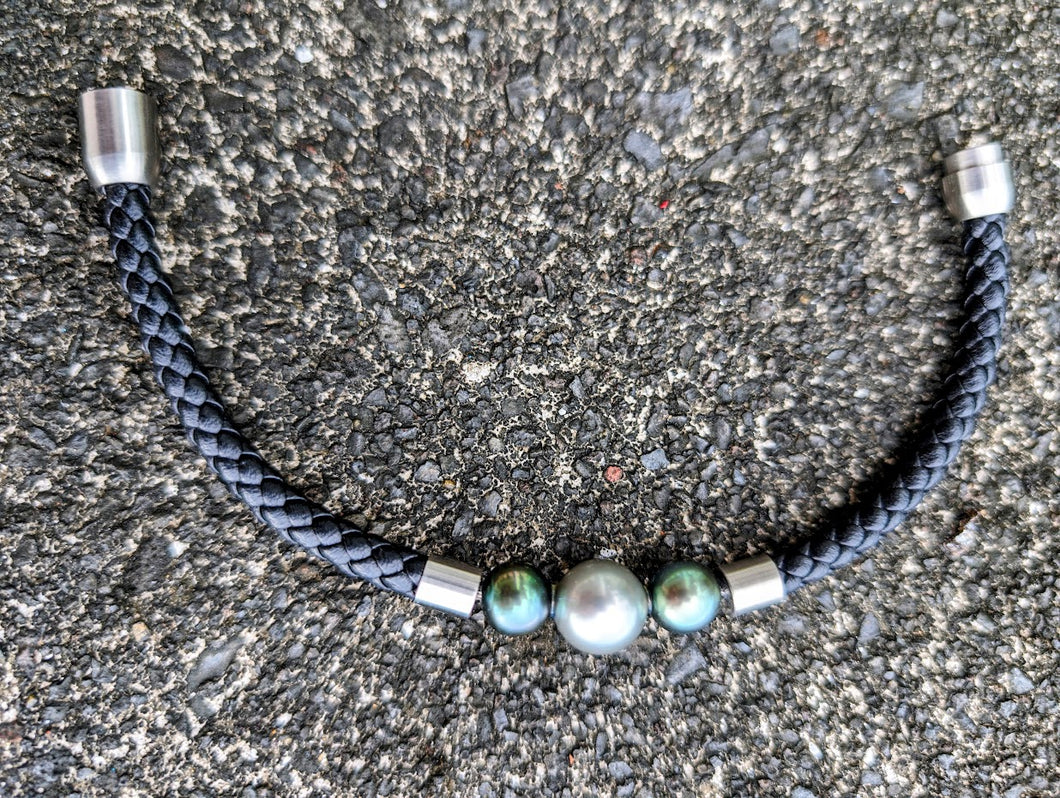 Bracelet avec 3 magnifiques perles.